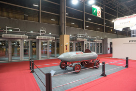 Bild La Jamais Contente (1899) - so stellte man sich damals die optimale Aerodynamik vor - Rétromobile Paris 2019