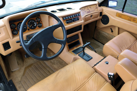 LaForza (1989) - viel Leder und Holz im Interieur LaForza (1989) - viel Leder und Holz im Interieur