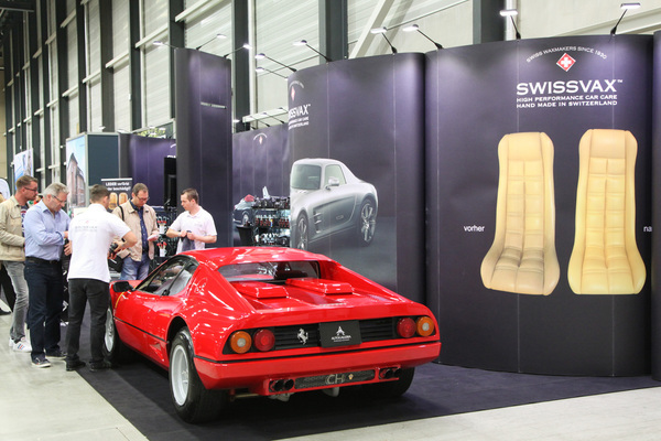 Lackpflege am edlen Ferrari 512 BBi bei Swissvax - Swiss Classic World Luzern 2019