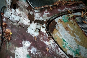 Lackschichten auf dem Porsche 356 - Autoskulpturenpark Neandertal