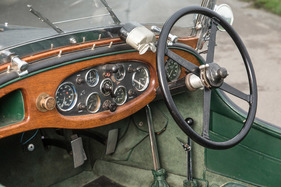 Lagonda 14/60 HP 2 Litre Tourer (1931) - Drehzahlmesser für den Fahrer, Tacho für den Beifahrer