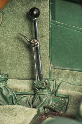 Lagonda 14/60 HP 2 Litre Tourer (1931) - Schalthebel mit zusätzlicher Absicherung des Rückwärtsgangs