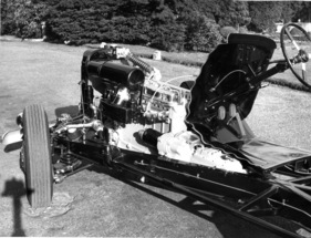 Lagonda 2 1/2 Litre (1949) - der Reihen-Sechszylinder im Chassis