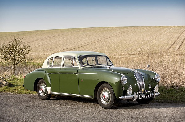 Bild Lagonda 3 Litre Tickford Saloon (1956) - selten gehandelte Limousinen-Version - am 18. Mai 2013 an der Aston Martin Works Bonhams-Versteigerung in Newport verkauft