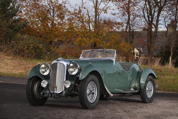 Bild: Lagonda LG6 Tourer (1938) - angeboten als Lot 383 an der Versteigerung "Les Grandes Marques du Monde au Grand Palais" von Bonhams am 6. Februar 2014