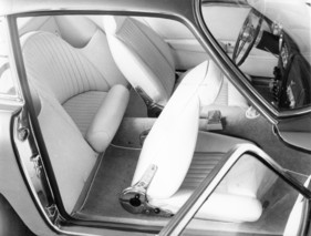 Lamborghini 350 GT (1964) - Blick in das Interieur