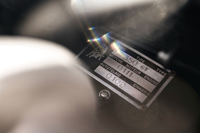 Lamborghini 350 GT (1964) – Das Typenschild weist auf den ältesten existierenden Serien-Lamborghini hin.