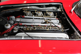 Lamborghini 350 GT (1965) - der herrliche Zwölfzylinder im Bug des Lambos (Techno Classica 2013)