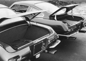 Lamborghini 350 GT (1966) - Offene Kofferräume - links der4 00 GT 2+2 und rechts der 350 GT