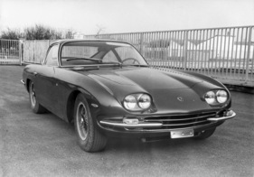 Lamborghini 400 GT 2+2 (1966) - Formenevolution vom 350 GT bis hierher Lamborghini 400 GT 2+2 (1966) - Formenevolution vom 350 GT bis hierher