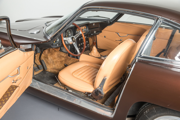 Lamborghini 400 GT 2+2 (1966) - Ob die Yves Saint Laurent Applikationen original sind?