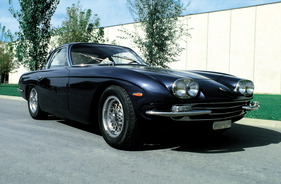 Lamborghini 400 GT 2+2 (1966) - die Doppelscheinwerfer geben der Front mehr Kraft