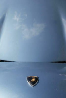 Lamborghini 400 GT 2+2 (1967) – Stier Murciélago im schwarzen Wappen