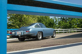 Lamborghini 400 GT 2+2 (1967) – kantiges Heck und rundlicher Dachaufbau Lamborghini 400 GT 2+2 (1967) – kantiges Heck und rundlicher Dachaufbau