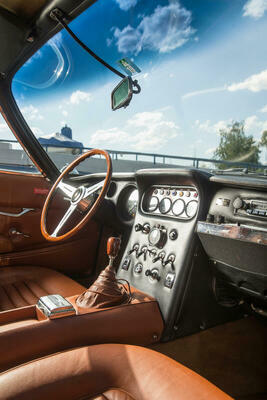 Lamborghini 400 GT 2+2 (1967) – stark gewölbte Windschutzscheibe