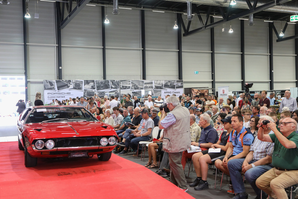 Lamborghini 400 GT Espada Series 2 (1970) - als Lot 17 an der Swiss Classic World Versteigerung der Oldtimer Galerie Toffen in Luzern am 3. Juni 2023