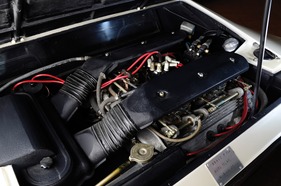 Lamborghini Bravo (1974) - der Dreiliter-Mittelmotor im Bertone-Prototyp (gut sichtbar die Seriennummer)