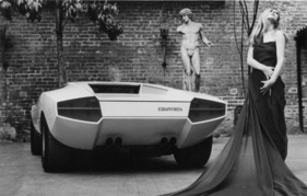 Lamborghini Countach (1971) - Heckansicht - Bertone Werksfoto