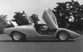 Lamborghini Countach (1971) - die nach vorne und oben öffnenden Türen waren von Anfang an vorgesehen Lamborghini Countach (1971) - die nach vorne und oben öffnenden Türen waren von Anfang an vorgesehen