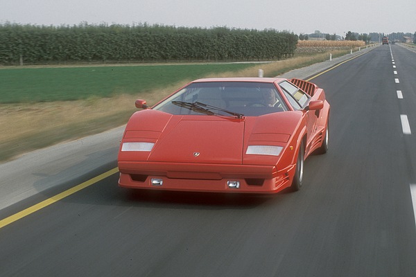 Lamborghini Countach (1988) - auch in seinem 17. Jahr wirkte der Bertone-Entwurf noch futuristisch