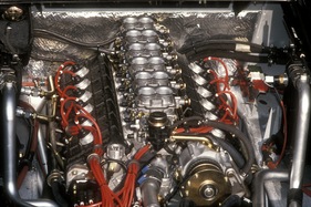 Lamborghini Countach (1988) - da wird das Synchronisieren der Vergaser zu einem umfangreichen Projekt