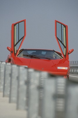 Lamborghini Countach (1988) - die nach vorne und oben öffnenden Türen wurden über die ganze Bauzeit beibehalten