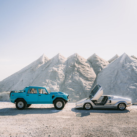 Lamborghini Countach 25 Annviersario (1990) - zusammen mit LM002 (links)