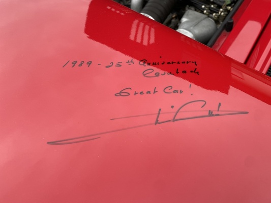 Image: Lamborghini Countach 25th Anniversary (1989) with autograph on the hood - offered as lot number 70 at the Motor Auctions auction in Tulln on May 21, 2022