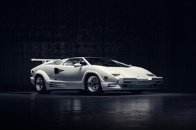 Lamborghini Countach 25th Anniversary Edition (1989) - Lot 019 at the RM/Sotheby's auction in New York on December 8, 2023