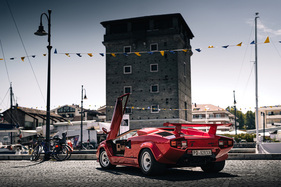 Bild Lamborghini Countach 5000 Quattrovalvole (1985) - Scherentüren als Attraktion