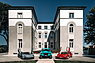 Lamborghini Countach 5000 Quattrovalvole (1985) - zusammen mit dem Aventador der Neuzeit und dem LM002 (Mitte) (© Lamborghini / Werk, 2022) Lamborghini Countach 5000 Quattrovalvole (1985) - zusammen mit dem Aventador der Neuzeit und dem LM002 (Mitte) (© Lamborghini / Werk, 2022)