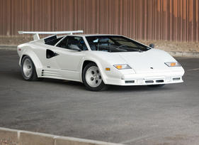 Lamborghini Countach 5000 Quattrovalvole (1988) - als Lot 066 angeboten an der Bonhams Scottsdale Versteigerung am 28. Januar 2016
