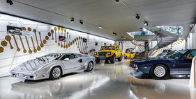 Lamborghini Countach, Espada und LM002 - Lamborghini-Museum "Museo delle Tecnologie" (MudeTec) Lamborghini Countach, Espada und LM002 - Lamborghini-Museum "Museo delle Tecnologie" (MudeTec)