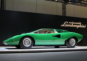 Bild Lamborghini Countach LP 400 (1974) - Countach mit Chassisnumer 001 auf dem Stand der Volkswagen-Gruppe - an der Techno Classica Essen 2012