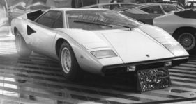 Lamborghini Countach LP 400 (1975) - Seitenansicht, rechts-vorne