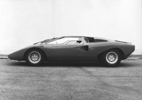Lamborghini Countach LP 400 (1975) - das Serienmodell hatte etliche zusätzliche Lufteinlässe