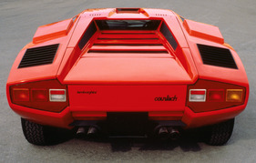 Lamborghini Countach LP 400 (1976) - geometric shapes dominate