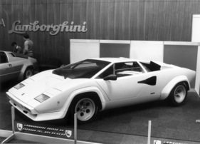 Lamborghini Countach LP 500 (1982) - am Genfer Automobilsalon von 1982 - mit 4'754 cm3 354 PS stark ist der jetzt LP 500 getaufte Stier