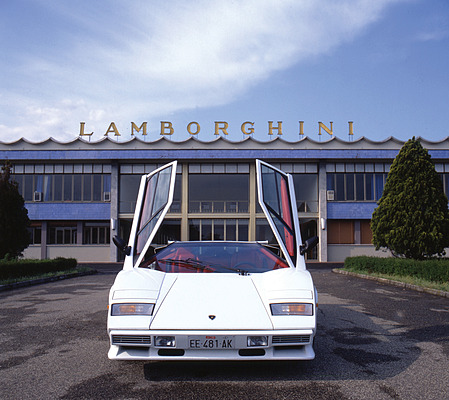 Lamborghini Countach Quattrovalvole (1986) - die nach vorne öffnenden Türen wurden beibehalten