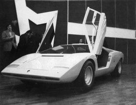 Lamborghini Countach - Weltpremiere am Genfer Autosalon 1971 - der LP 500 als Prototyp und mit Karosserie von Bertone ausgestellt