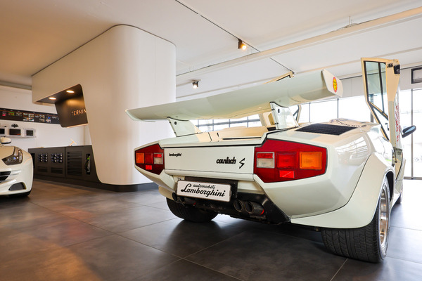 Image: Lamborghini Countach in the showrooms of Audio Exclusiv