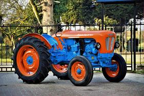 Lamborghini DLA 35 tracteur (1957) - als Lot 305 an der Bonhams Versteigerung "Les grandes marques du monde au Grand Palais" in Paris 2017