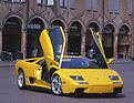 Bild: Lamborghini Diablo 6.0 VT (2000) – Auf der Piazza Martiri in Carpi