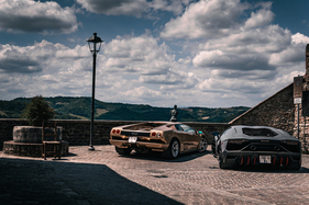 Bild Lamborghini Diablo VT 6.0 SE (2001) Vs Lamborghini Aventador LP 780-4 Ultimae Heckansicht