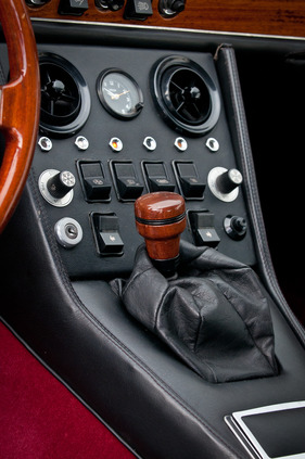 Lamborghini Espada (1970) - der Schalthebel liegt gut zur Hand