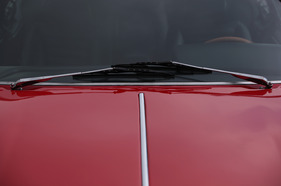 Lamborghini Espada (1970) - die beiden Scheibenwischer falten sich in der Mitte zusammen