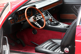 Lamborghini Espada (1970) - relativ flach stehendes Lenkrad