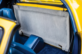 Lamborghini Jalpa (1985) - das Dach kann hinter den Sitzen aufgestellt werden