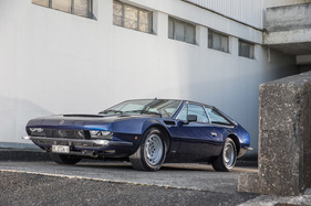 Lamborghini Jarama 400 GTS (1976) - mit über 1,8 Metern Breite und 1,18 Metern Höhe sehr flach wirkend Lamborghini Jarama 400 GTS (1976) - mit über 1,8 Metern Breite und 1,18 Metern Höhe sehr flach wirkend
