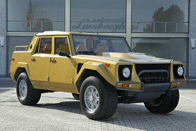 Lamborghini LM002 (1986) - Mit Countach Motor